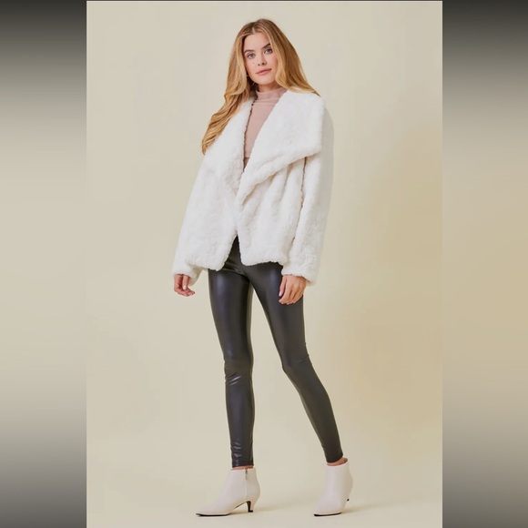 439. Faux Fur Jacket White Wide Lapel Collar With Pockets NEW Item NWT S, M, L - Picture 4 of 9